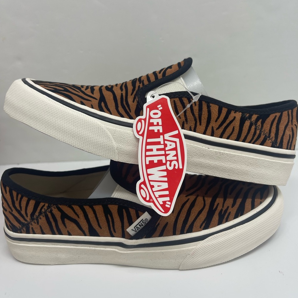 Vans Women’s Slip-On Sf
(Animal Stripes) Black/Marshmallow Sneakers
VN0A5HYQ9ZY - Picture 2 of 16